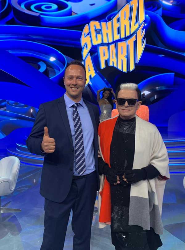 cristiano malgioglio partecipa allo scherzo di drifting SCDT